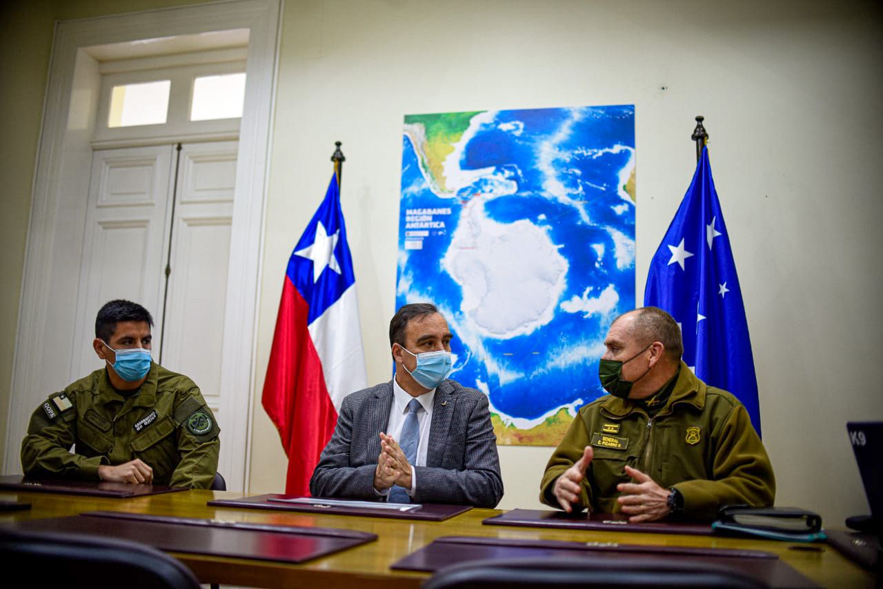 Importantes proyectos para Carabineros tras reunión con el Gobernador Flies