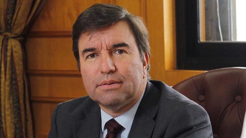 Presidente Boric pide la renuncia a director del Servicio de Impuestos Internos y nombra a Hernán Frigolett Córdova