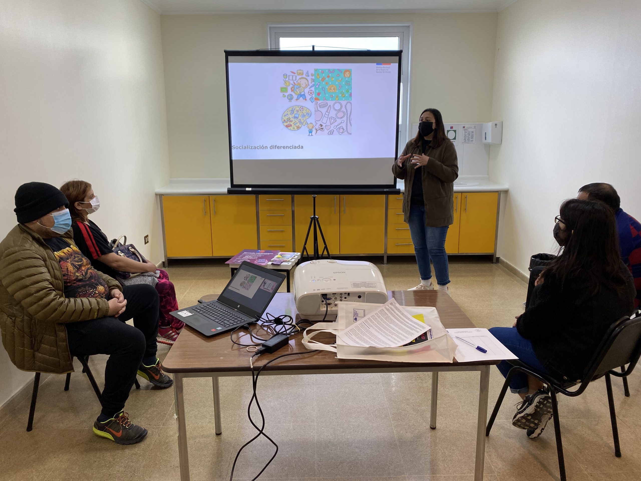 Centro de la Mujer de Puerto Natales realizó capacitación en Prevención de Violencia Contra las Mujeres a pacientes del Servicio de Hospital de Día