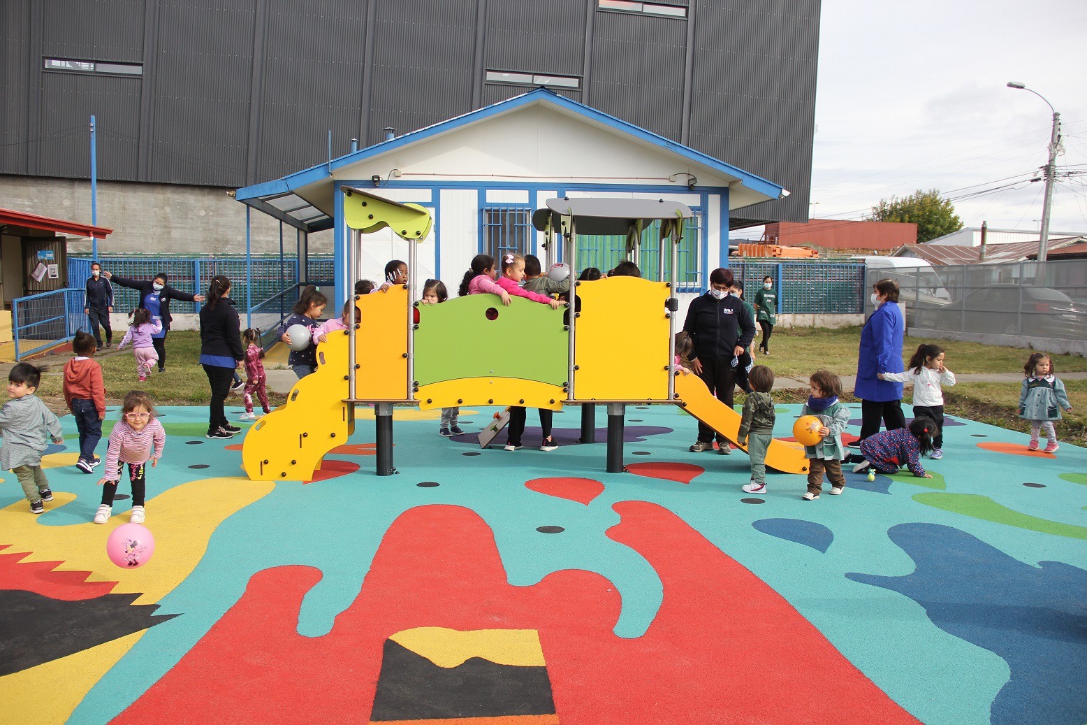 La JUNJI Magallanes inauguró patio de caucho del Jardín Infantil “Bambi”