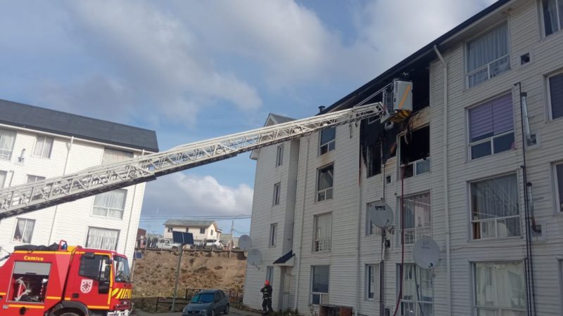 Incendio afectó edificio de departamentos en Archipiélago de Chiloé al sur de Punta Arenas