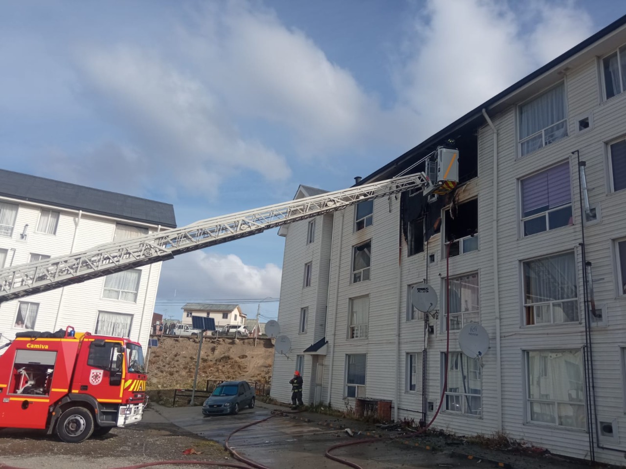 Incendio afectó edificio de departamentos en Archipiélago de Chiloé al sur de Punta Arenas
