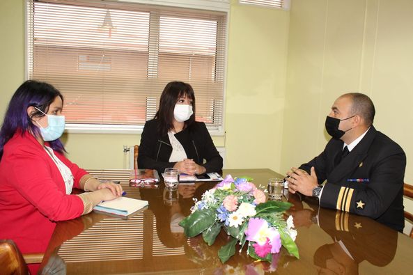 Delegada Presidencial de Ultima Esperanza Romina Alvarez, en reunión de trabajo con Capitanía de Puerto de Puerto Natales