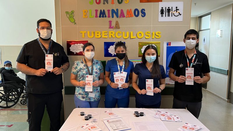 Día Mundial de la Tuberculosis: Equipo encargado de la TBC del Hospital de Puerto Natales realizó stand educativo e informativo dirigido a la comunidad de usuarios