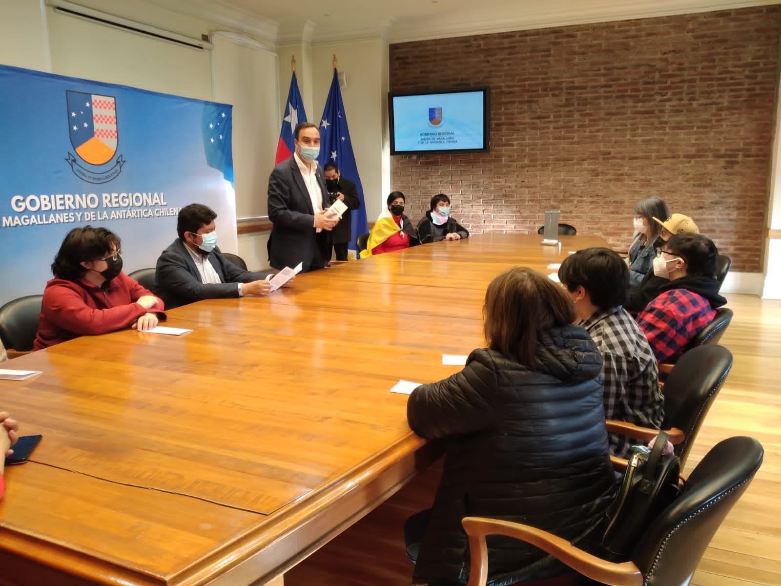 En el día de la Visibilidad Trans, Gobernador Regional y SEREMI de Educación participan en acto conmemorativo en Punta Arenas