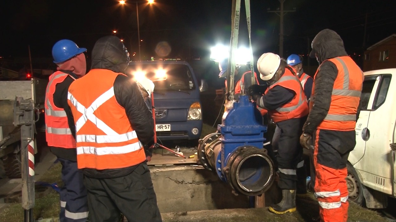 Finalizó exitosamente renovación de válvula de importante matriz alimentadora de Aguas Magallanes en Tres Puentes