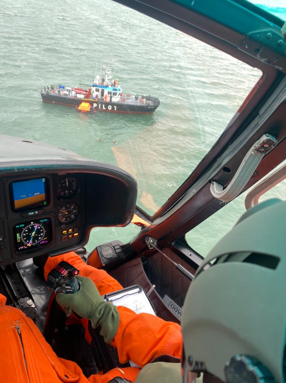 Despliegue de la Armada ante emergencia en buque pesquero en Bahía Posesión
