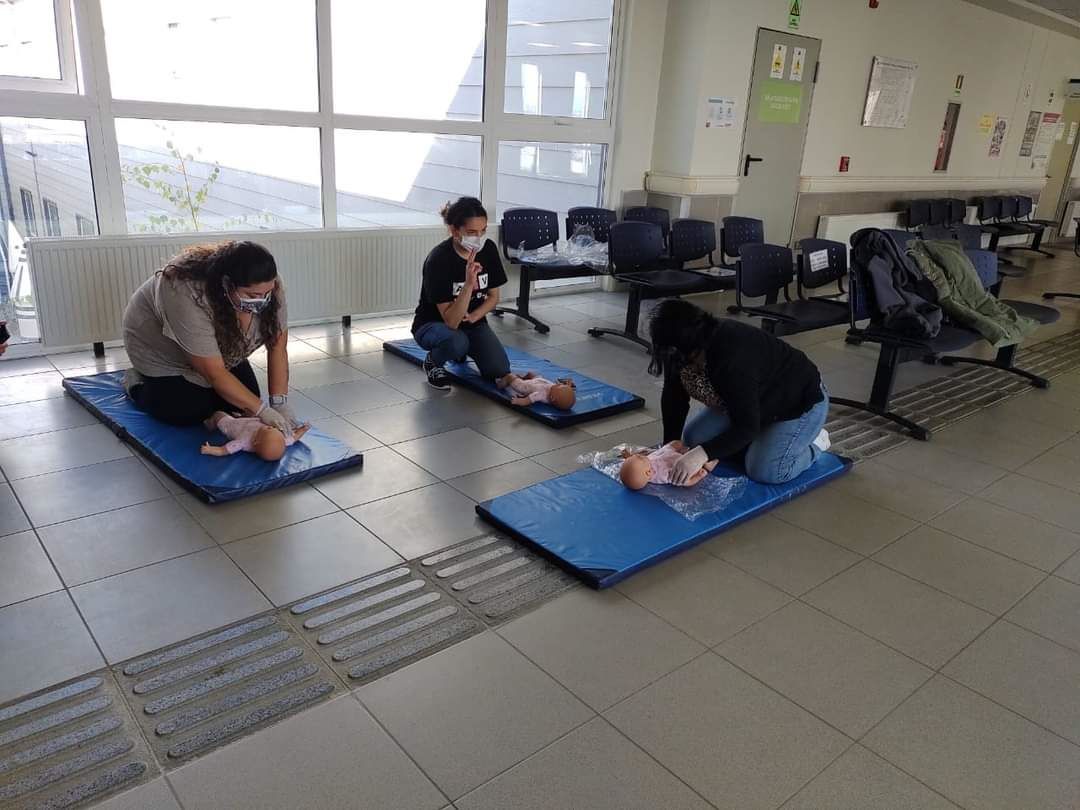 Médicos de Hospital Comunitario de Porvenir capacitan a su comunidad en Reanimación Cardiovascular básica