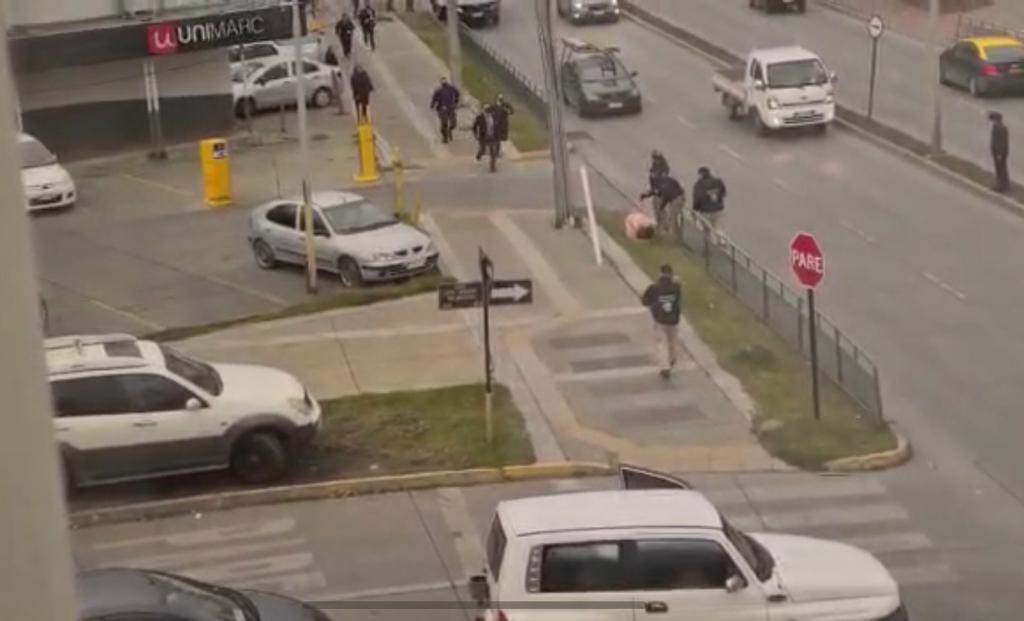 Hombre de 34 años fue detenido en avenida Costanera por presunto maltrato a otra persona