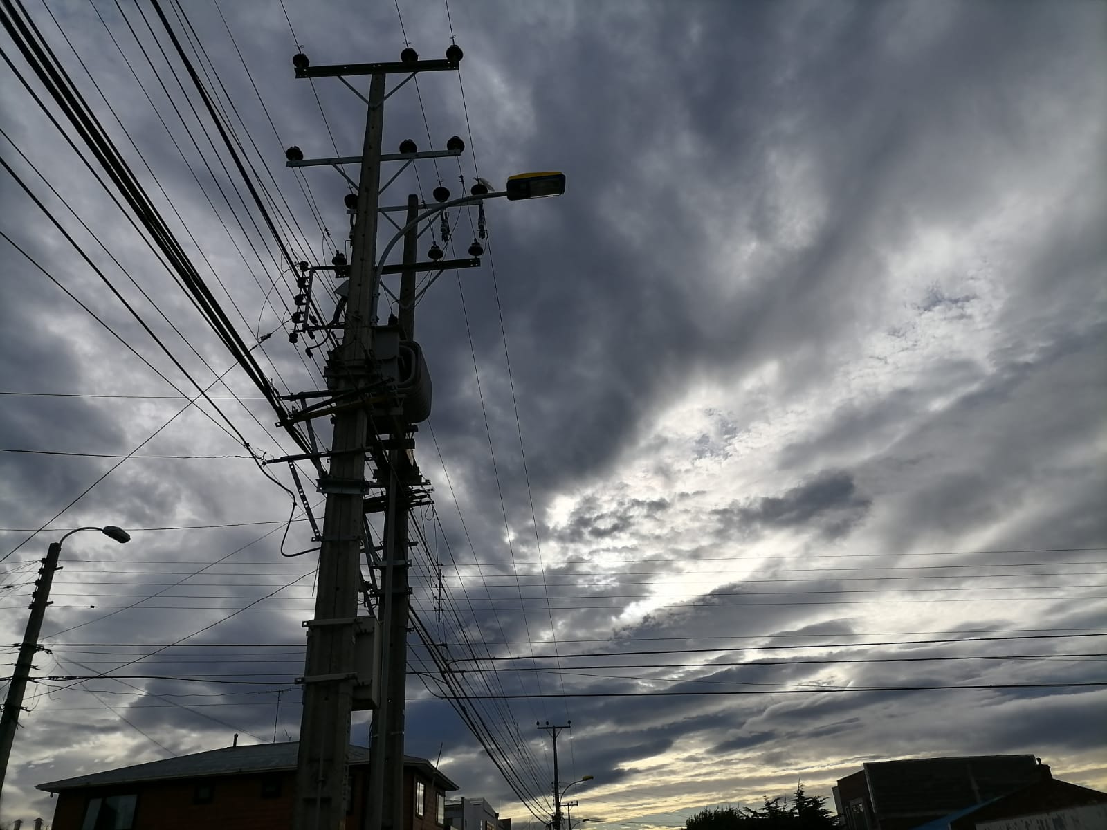 EDELMAG informa interrupción de suministro eléctrico en el sector sur de Punta Arenas