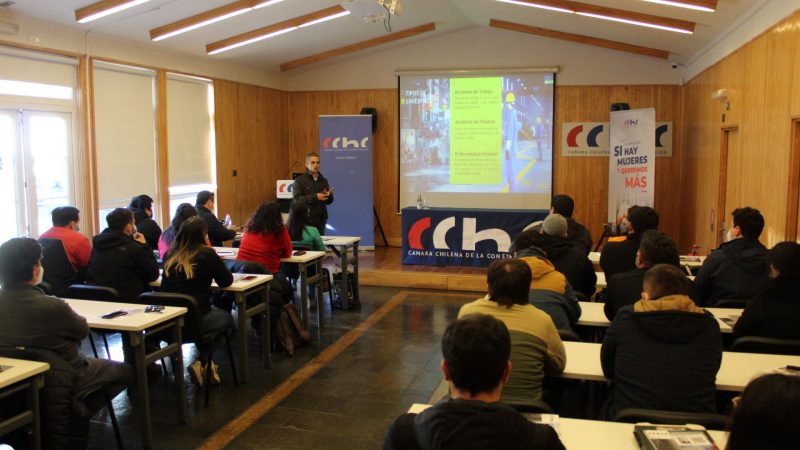 Comisión de Seguridad de CChC Punta Arenas realiza primera charla del año sobre accidentes laborales