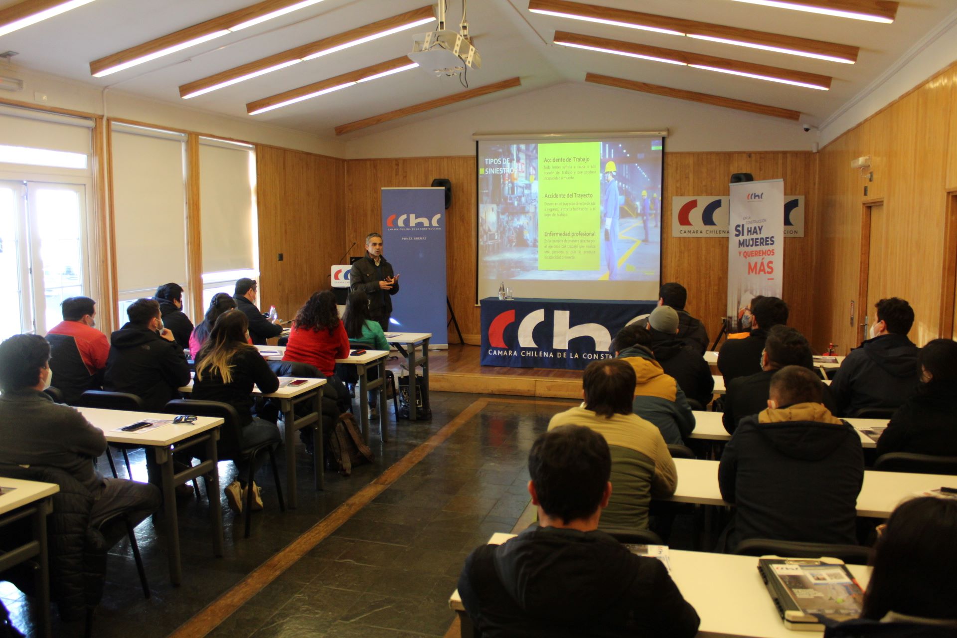 Comisión de Seguridad de CChC Punta Arenas realiza primera charla del año sobre accidentes laborales