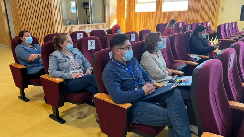 Centro de la Mujer de Puerto Natales realizó conversatorio en Prevención de la Violencia Contra la Mujer dirigida a funcionarios/as del Hospital de Natales