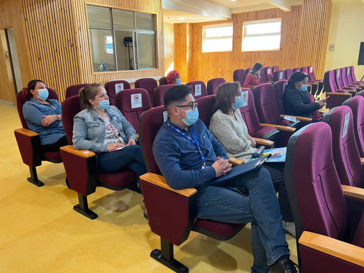 Centro de la Mujer de Puerto Natales realizó conversatorio en Prevención de la Violencia Contra la Mujer dirigida a funcionarios/as del Hospital de Natales