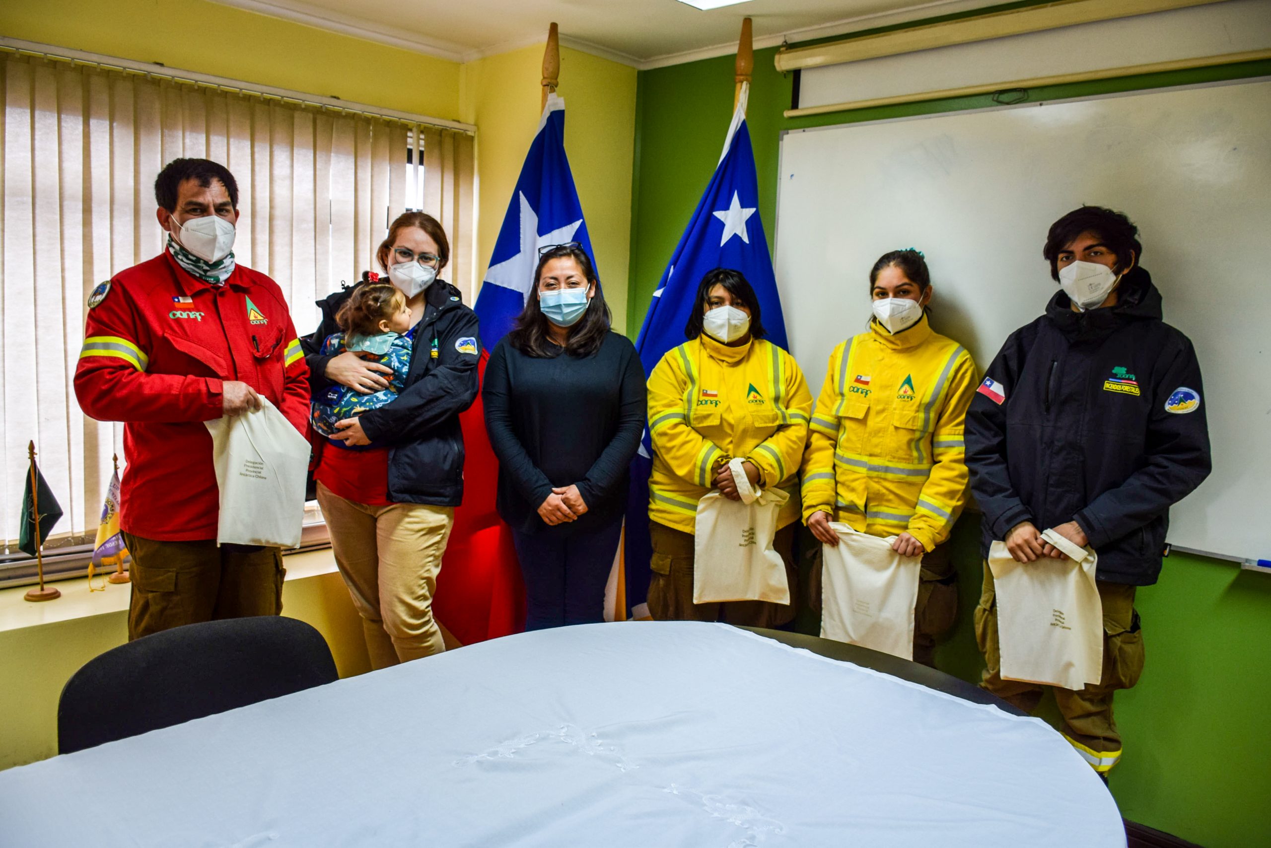 En finalización de temporada 2021-2022: Delegada de Antártica Chilena reconoce labor de brigada forestal “Lenga 12”