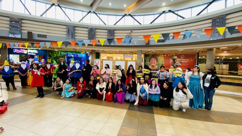 Instituto Santo Tomás conmemora Día Mundial del Libro con intervención artístico-cultural en Mall Pionero de Punta Arenas