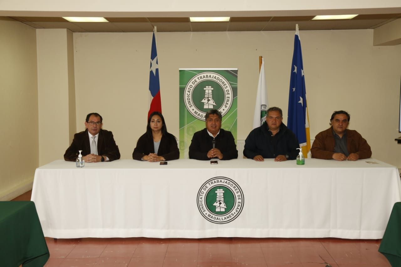 Dirigentes sindicales demostraron su molestia y descontento ante nombramiento de Julio Aranis como gerente general de ENAP