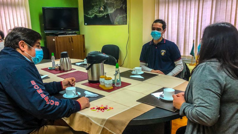 Delegada María Luisa Muñoz se reúne con directiva del Cuerpo de Bomberos de Puerto Williams