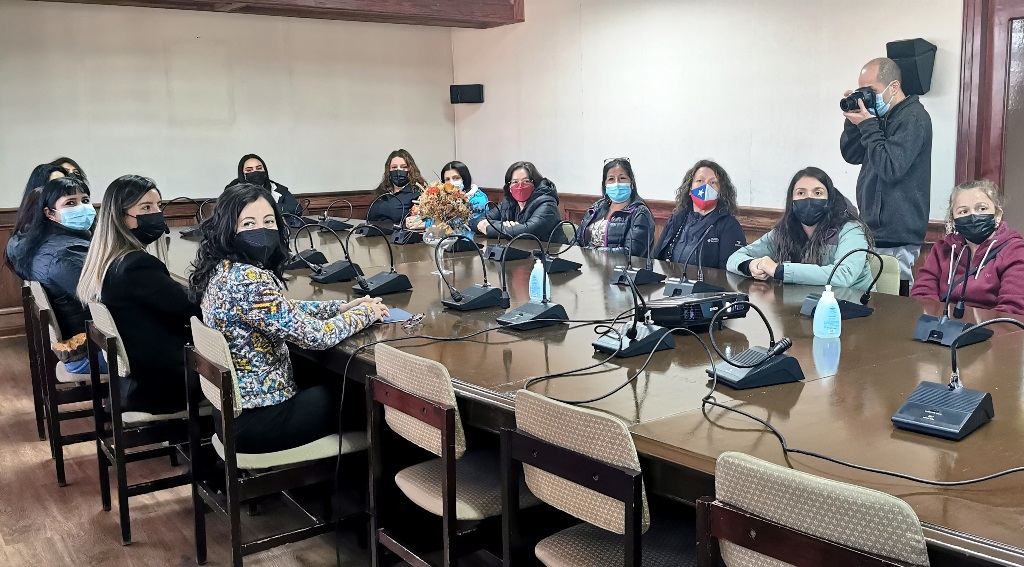 Con más de 160 participantes se da el vamos a emblemático programa Mujeres Jefas de Hogar del SERNAMEG