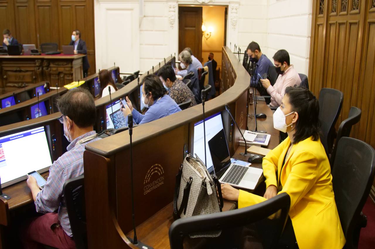 Aprobadas por amplia mayoría de la Convención: Participación democrática e iniciativas populares de ley se integran a propuesta constitucional