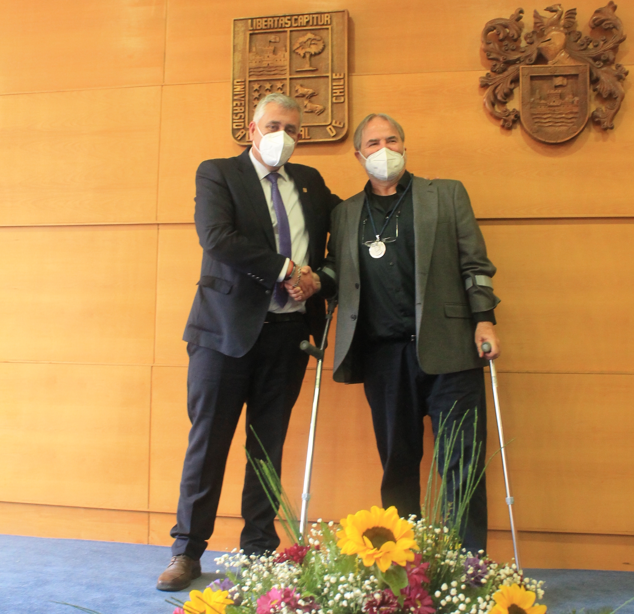 Impulsor de filosofía ambiental de campo y conservación biocultural Ricardo Rozzi Marin, recibió Premio “Luis Oyarzún” de Universidad Austral de Chile