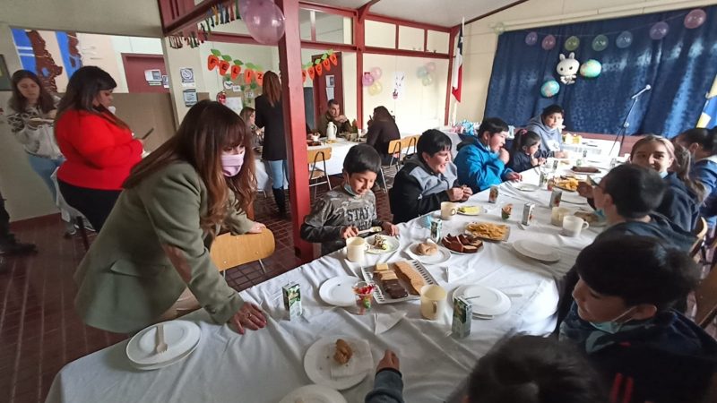 Estudiantes de Villa Dorotea conmemoraron Pascua con el Municipio de Puerto Natales