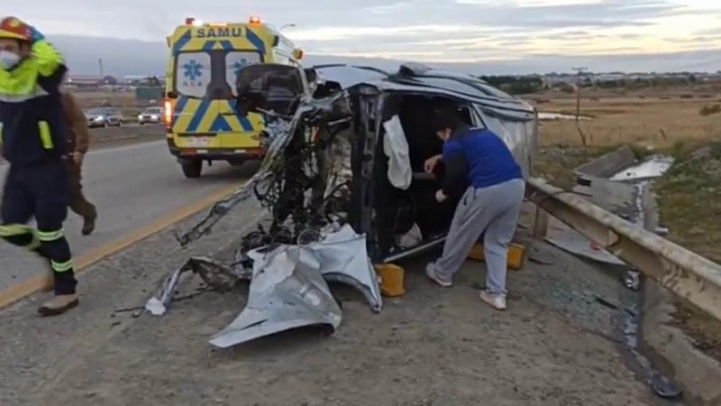 3 personas lesionadas en accidente vehicular en el sector del Barrio Industrial de Punta Arenas