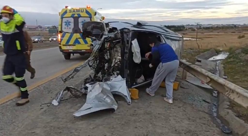 3 personas lesionadas en accidente vehicular en el sector del Barrio Industrial de Punta Arenas