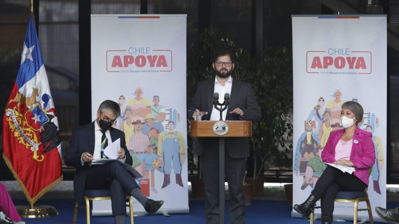 Presidente Boric anuncia paquete de medidas económicas: congelamiento de las tarifas del transporte público, la extensión del IFE Laboral, y reajuste de la beca BAES