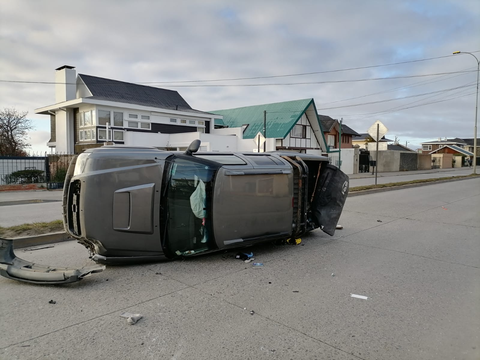 Volcó en avenida Costanera, tras conducir a alta velocidad y en manifiesto estado de ebriedad