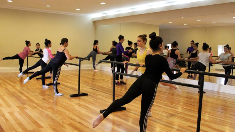 Municipalidad de Punta Arenas convoca a niñas, niños y jóvenes para integrar escuela y elenco de Ballet Municipal del Teatro “José Bohr”