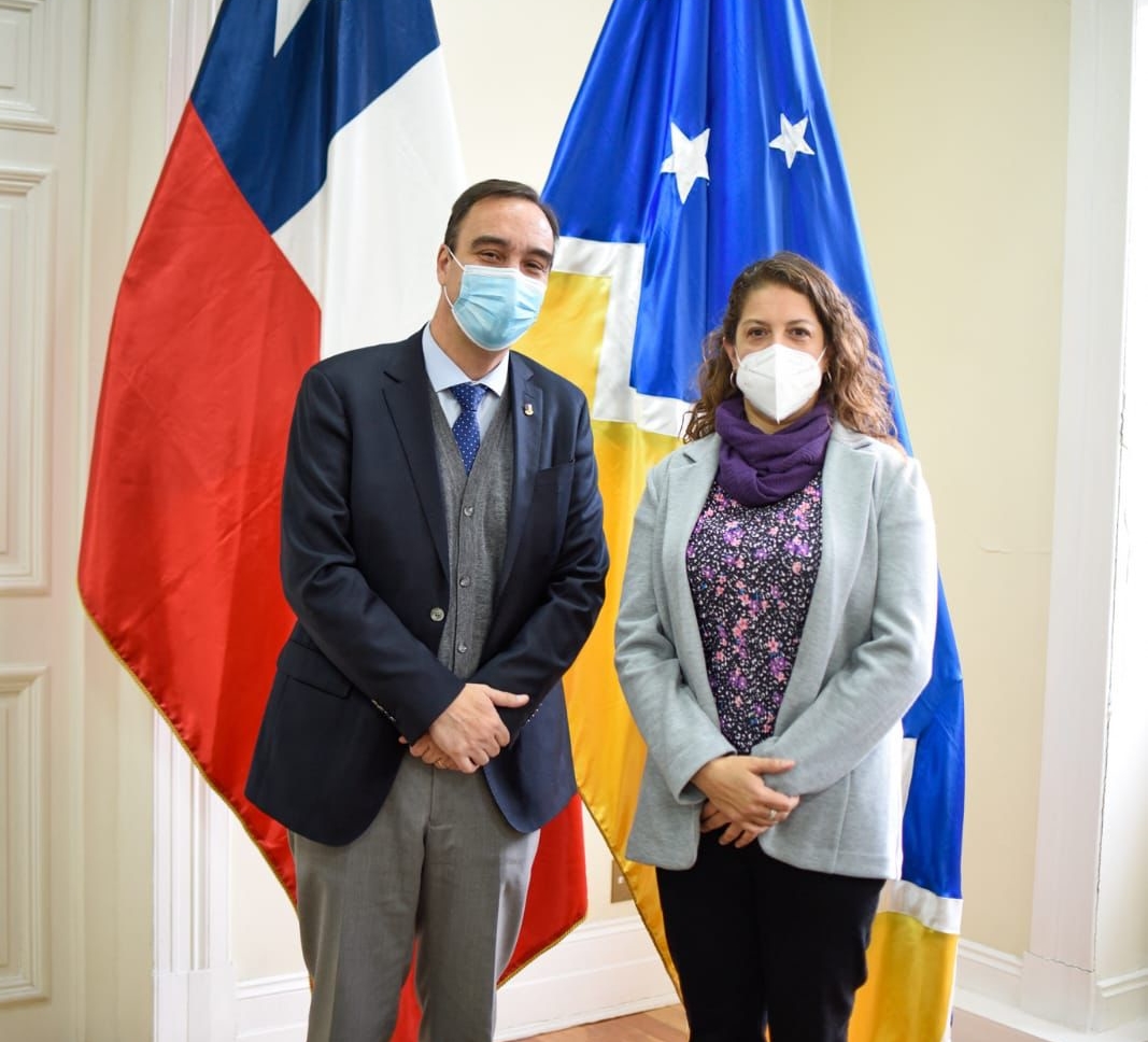 Gobernador dr. Jorge Flies y SEREMI de Salud dra. Francisca Sanfuentes abordaron situación de los pasos fronterizos y marea roja