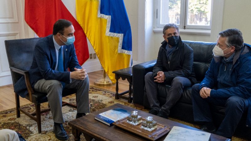 Cervecería Austral le presenta millonario proyecto al Gobernador Regional