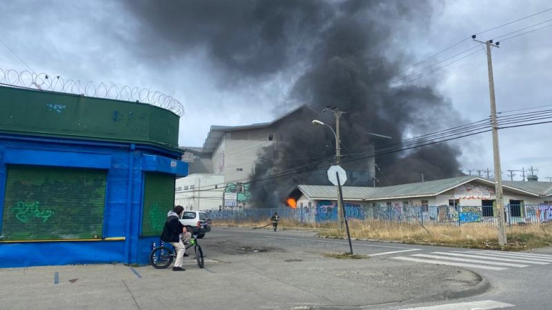 Incendio afectó edificio contiguo al ex Hospital de Punta Arenas