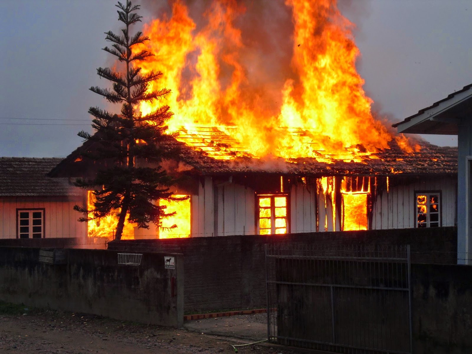 Incremento en incendios de viviendas podría estar relacionado con crisis económica por la pandemia