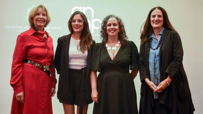 Ministra Vocera de Gobierno Camila Vallejo entregó Premio Lenka Franulic a la  destacada periodista Francisca Skoknic