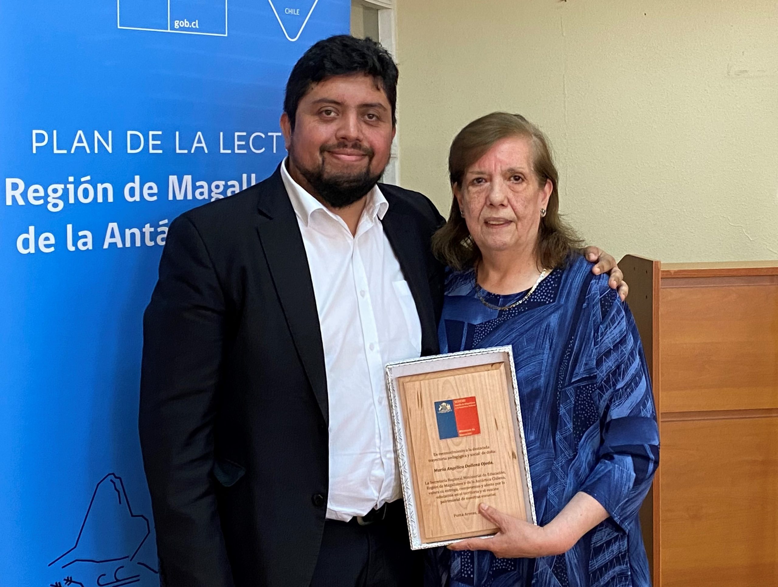 Seremi de Educación reconoce trayectoria de destacada docente magallánica: María Angélica Dollenz Ojeda ejerció por 50 años la docencia en la región