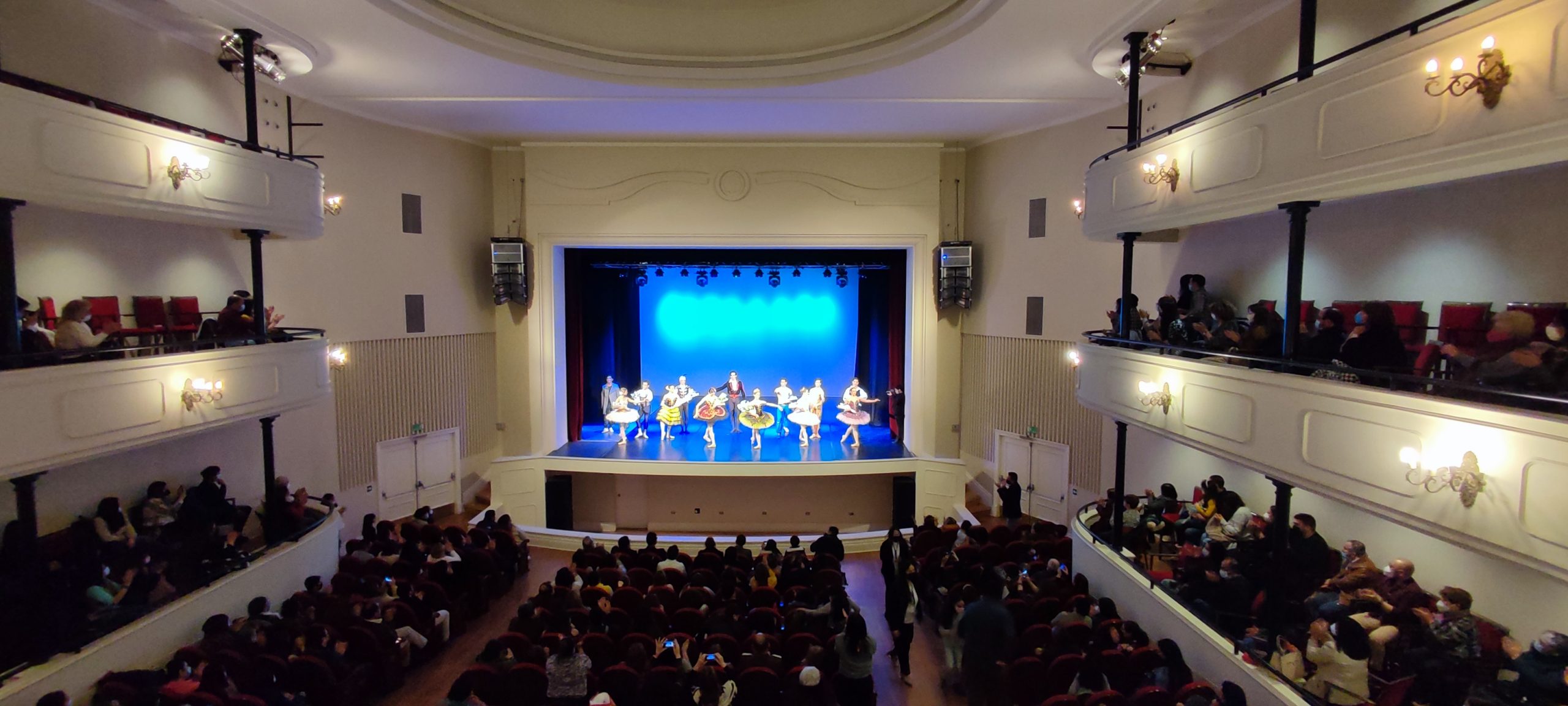 Vecinos repletaron el Teatro Municipal en gran Gala de Ballet organizada por el Municipio | Día de la Danza