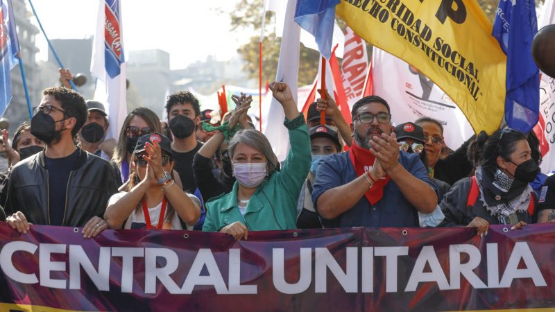 Ministra del Trabajo, Jeannette Jara, afirmó este domingo que el salario mínimo comienza a regir a partir de este 1 de mayo, aunque en el Congreso el proyecto aún no se tramita