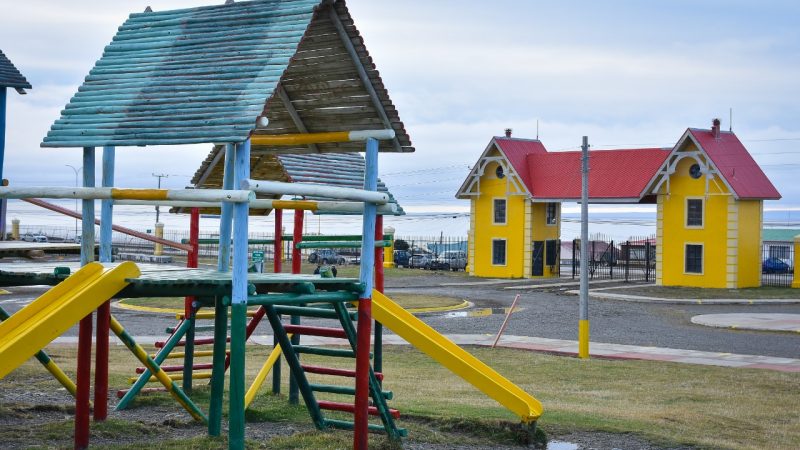 Operativo cívico de la Armada en el Parque María Behety de Punta Arenas | Se efectuaron labores de limpieza y reparaciones