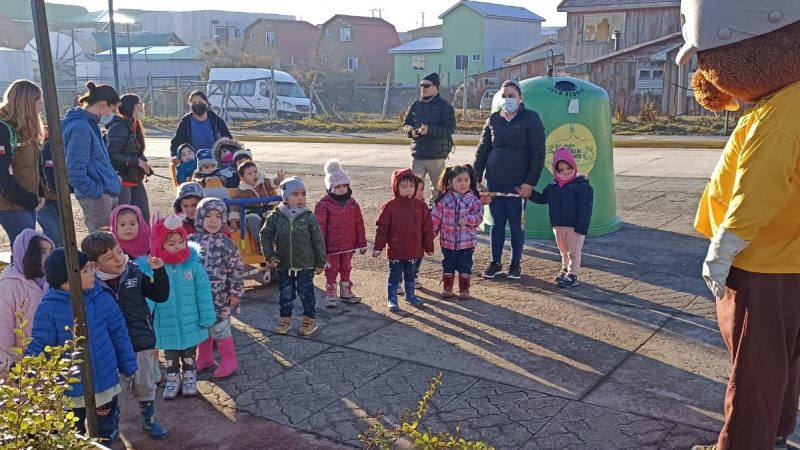 CONAF entregó árboles en Puerto Williams por Día Internacional de Fascinación por las plantas