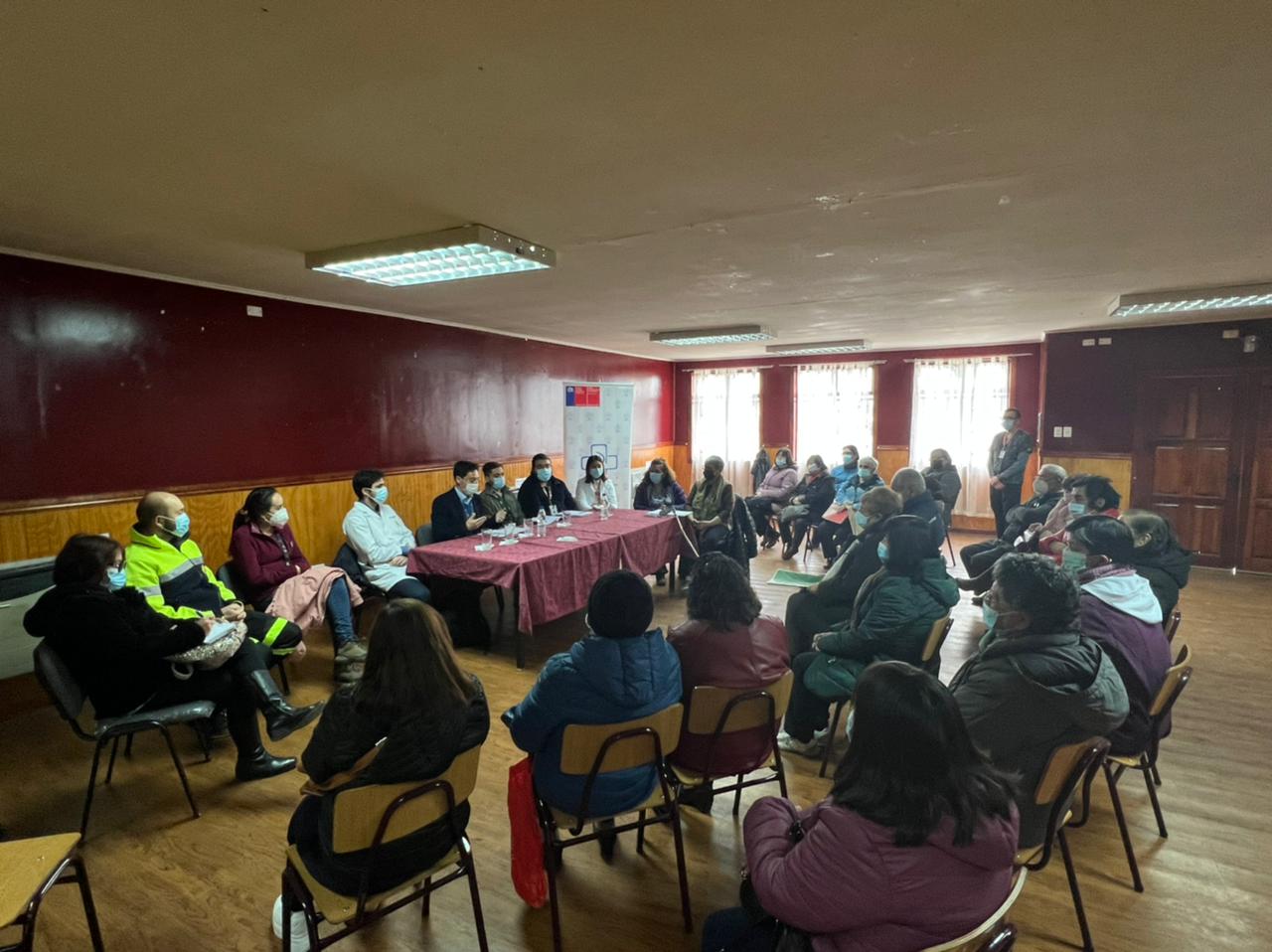 Adultos mayores y Juntas de Vecinos participaron activamente del Primer Conversatorio de Salud impulsado por el Hospital Augusto Essmann de Puerto Natales