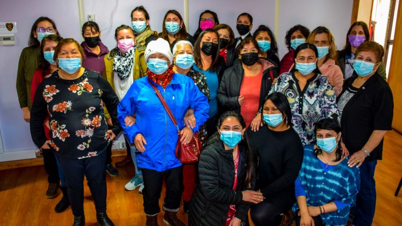 En vísperas del Día de la Madre | Delegación Antártica Chilena ofrece desayuno a madres de Isla Navarino