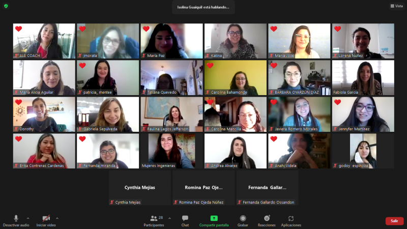 Mujeres ejerciendo roles directivos y jóvenes profesionales se especializan con programa de mentorías “ELEVA”