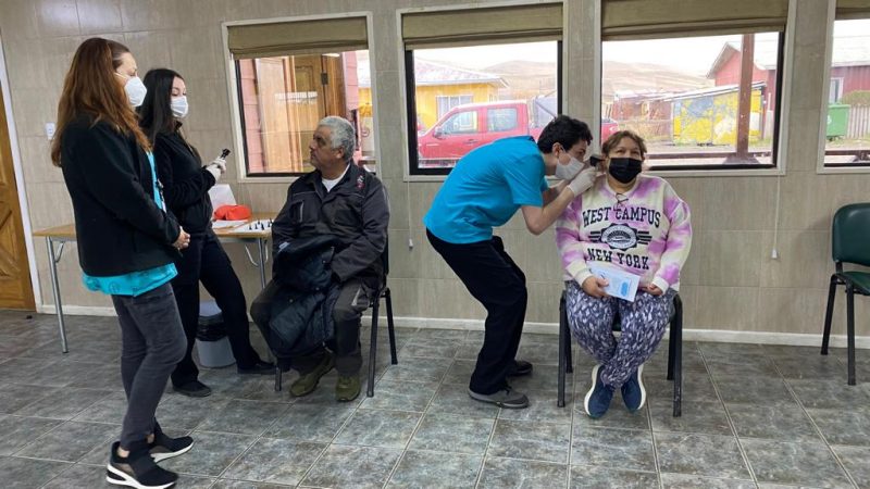 Profesores y alumnos de la carrera de Fonoaudiología de la UMAG, realizaron evaluaciones auditivas gratuitas en San Gregorio