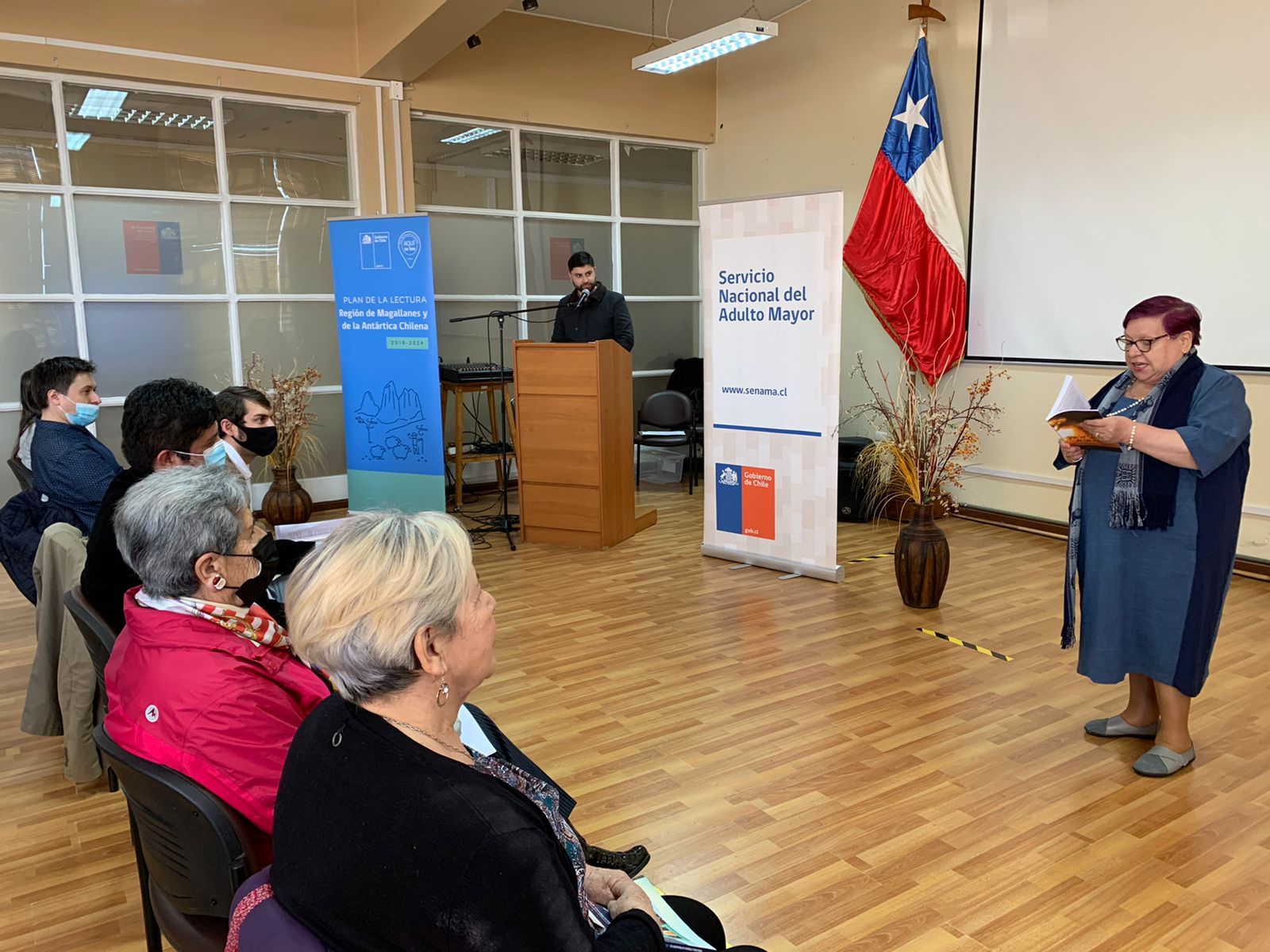 Seremi de Desarrollo Social y Familia junto a SENAMA convocan en Magallanes al concurso literario para personas mayores