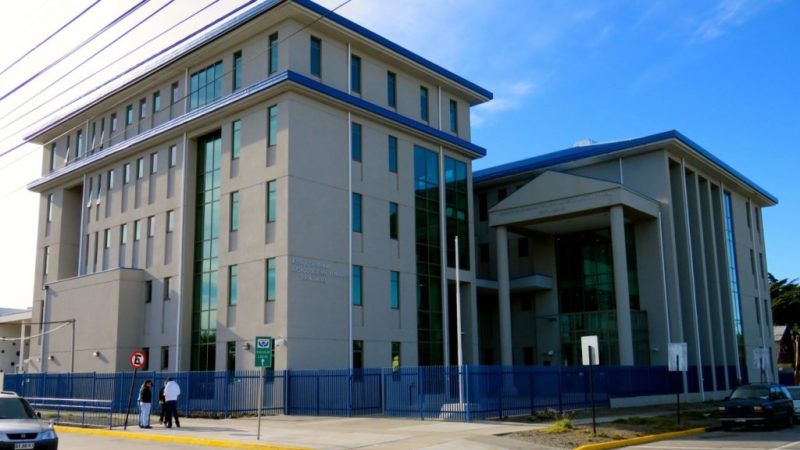 Tribunal de Punta Arenas condenó a un individuo por abuso sexual reiterado contra hija de su conviviente