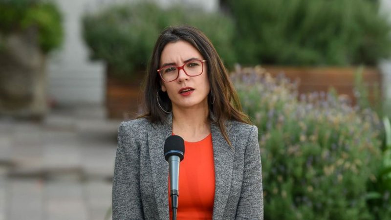 Ministra Vocera Camila Vallejo compromete apoyo del Gobierno para nueva legislación que proteja la labor de la prensa y de los trabajadores de la comunicaciones