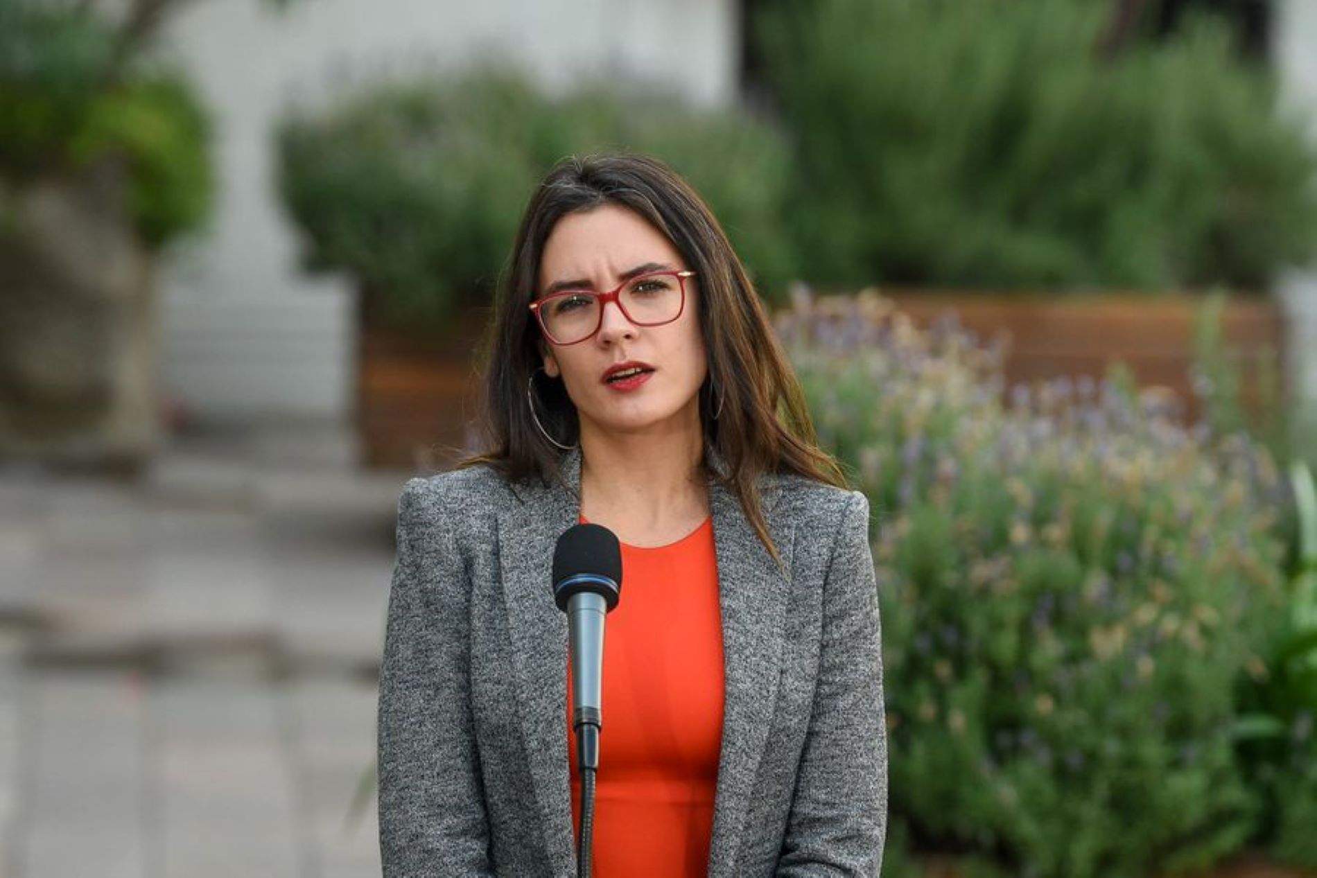 Ministra Vocera Camila Vallejo compromete apoyo del Gobierno para nueva legislación que proteja la labor de la prensa y de los trabajadores de la comunicaciones