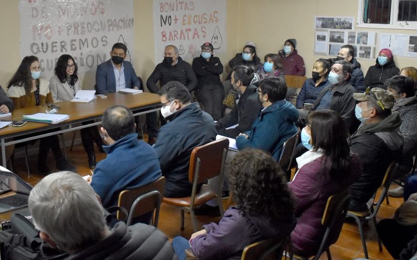 Delegada Presidencial se reunió con vecinos de Pampa Redonda | Reclaman falta de sistema de alcantarillado, alumbrado público y mejora de caminos